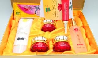 燕窝素白里透红 燕窝素白里透红